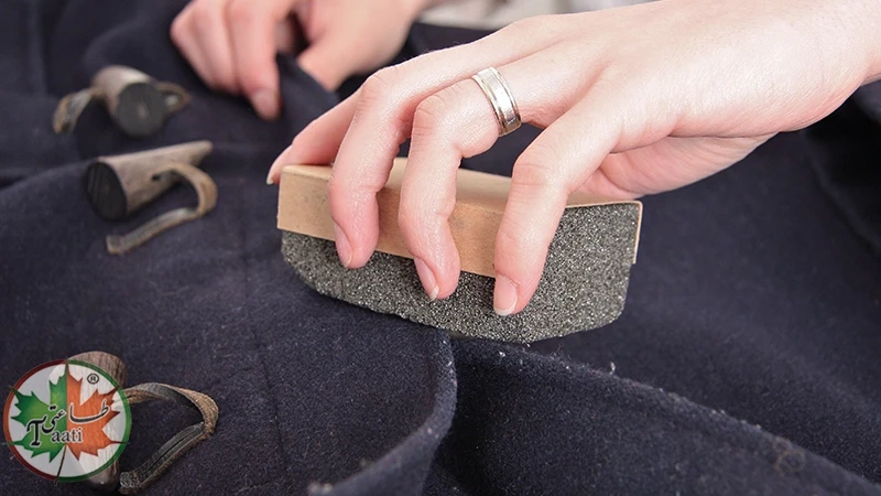 از بین بردن پرز لباس با استفاده از سوهان پا یا سنگ