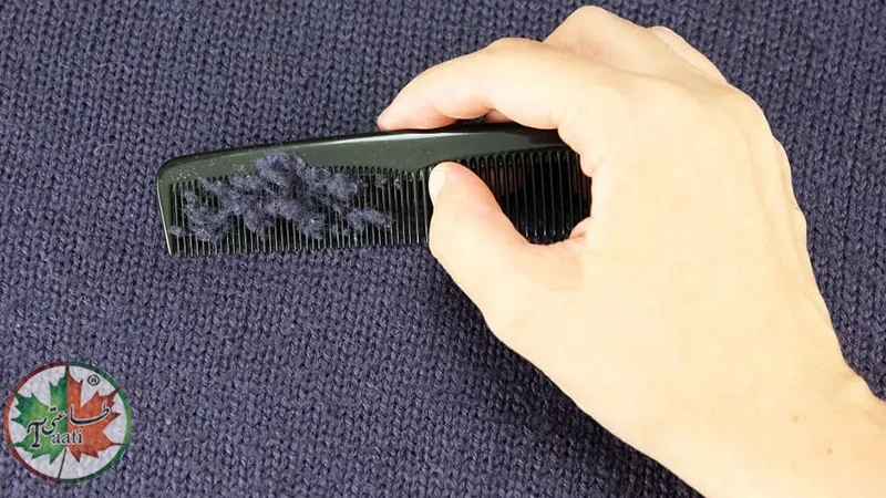 از بین بردن پرز لباس با شانه